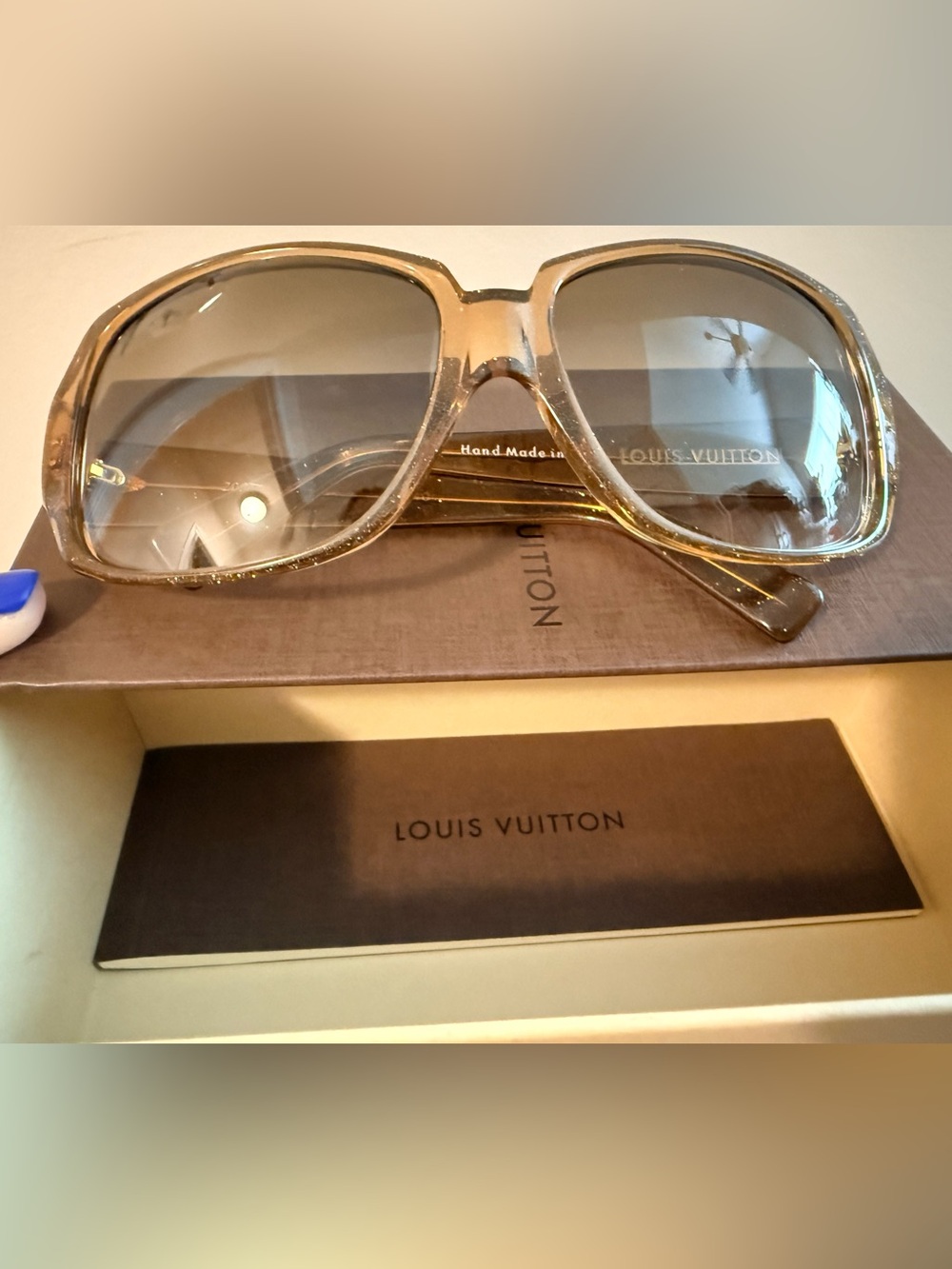 *Authentic* Louis Vuitton - Women's Sunglasses with box!
